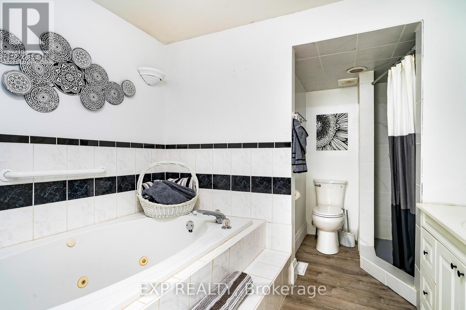 27 SUNNIDALE ROAD S - 8