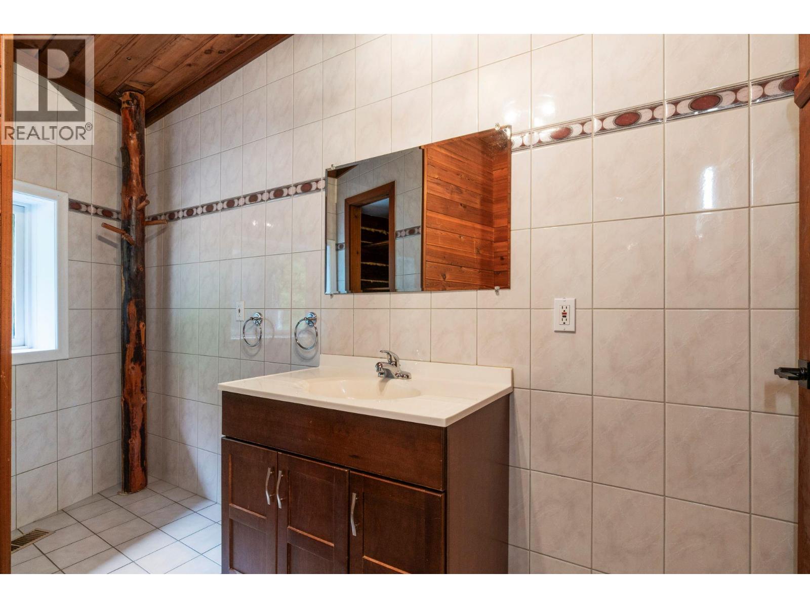 5773 Sunnybrae Canoe Point Road - 36