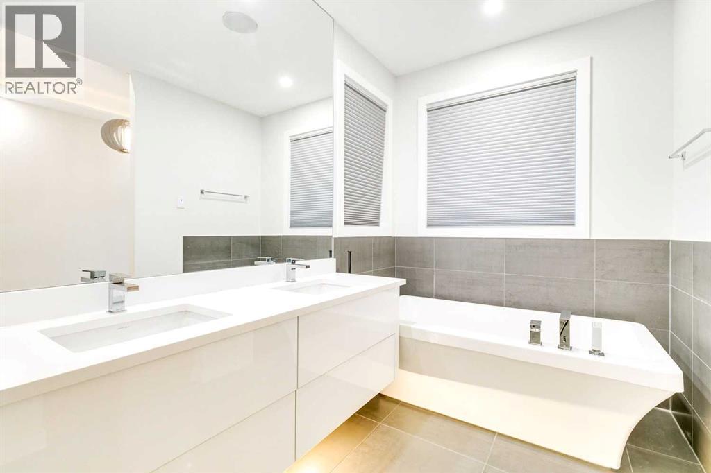 2039 44 Avenue SW - Image 27
