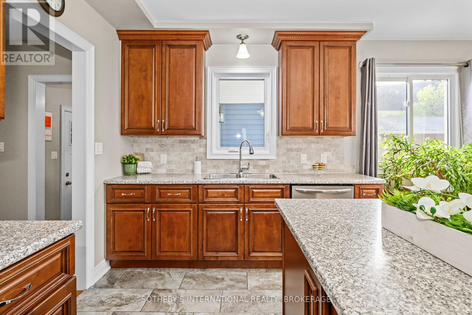 880 EDGEMERE ROAD - 13