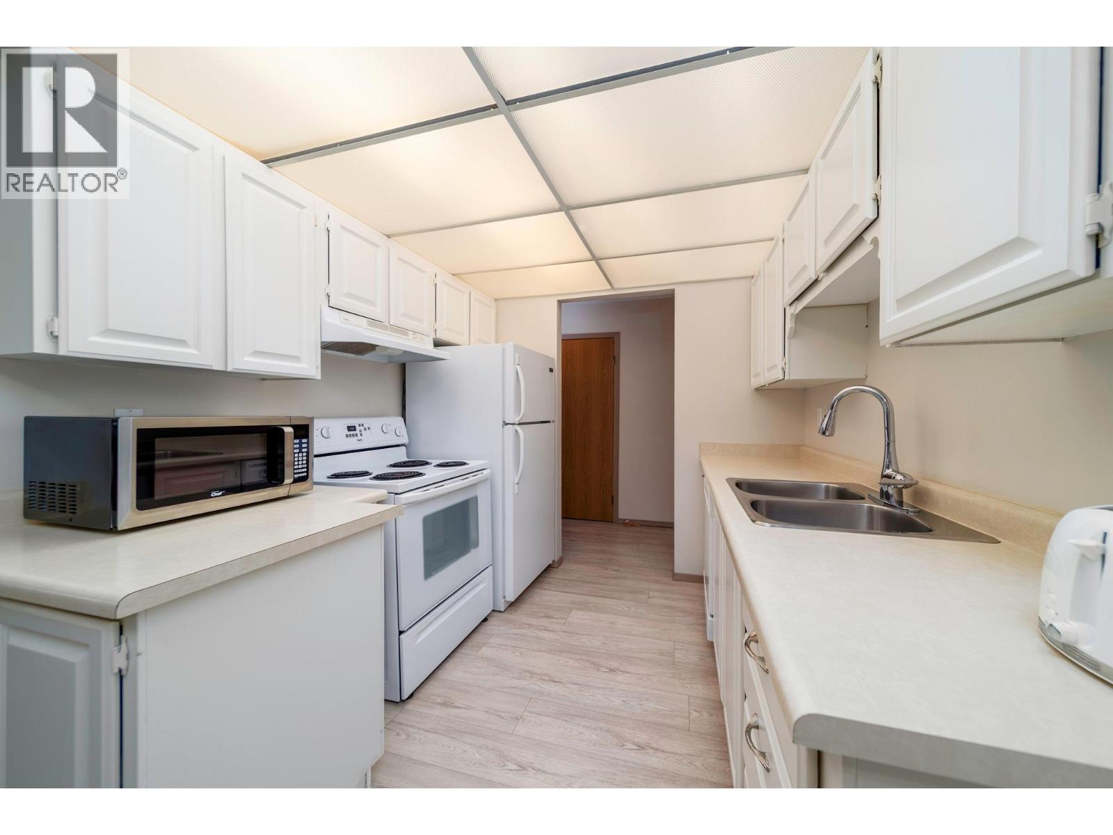 211 2085 Gordon Drive, Kelowna