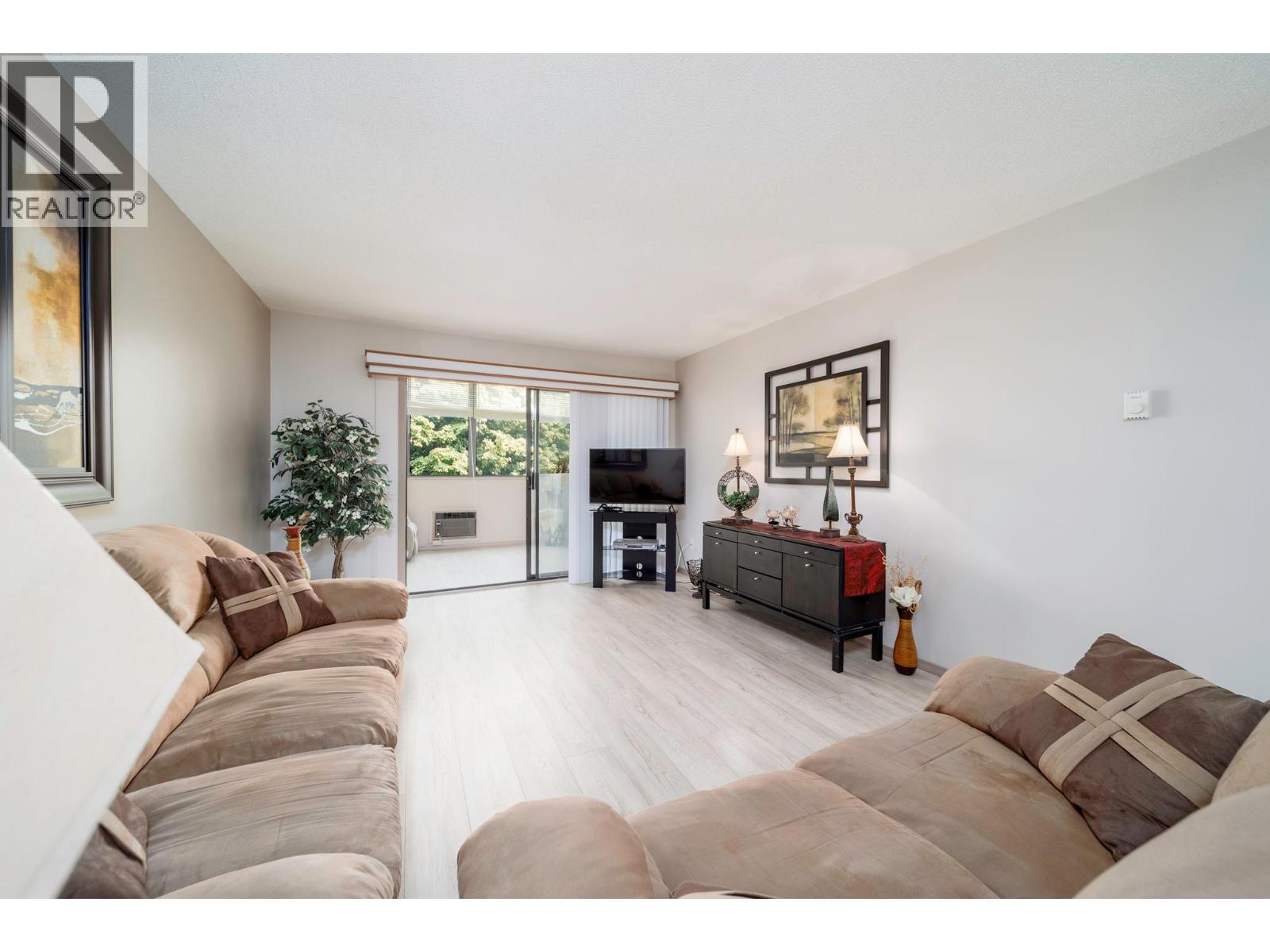 211 2085 Gordon Drive, Kelowna