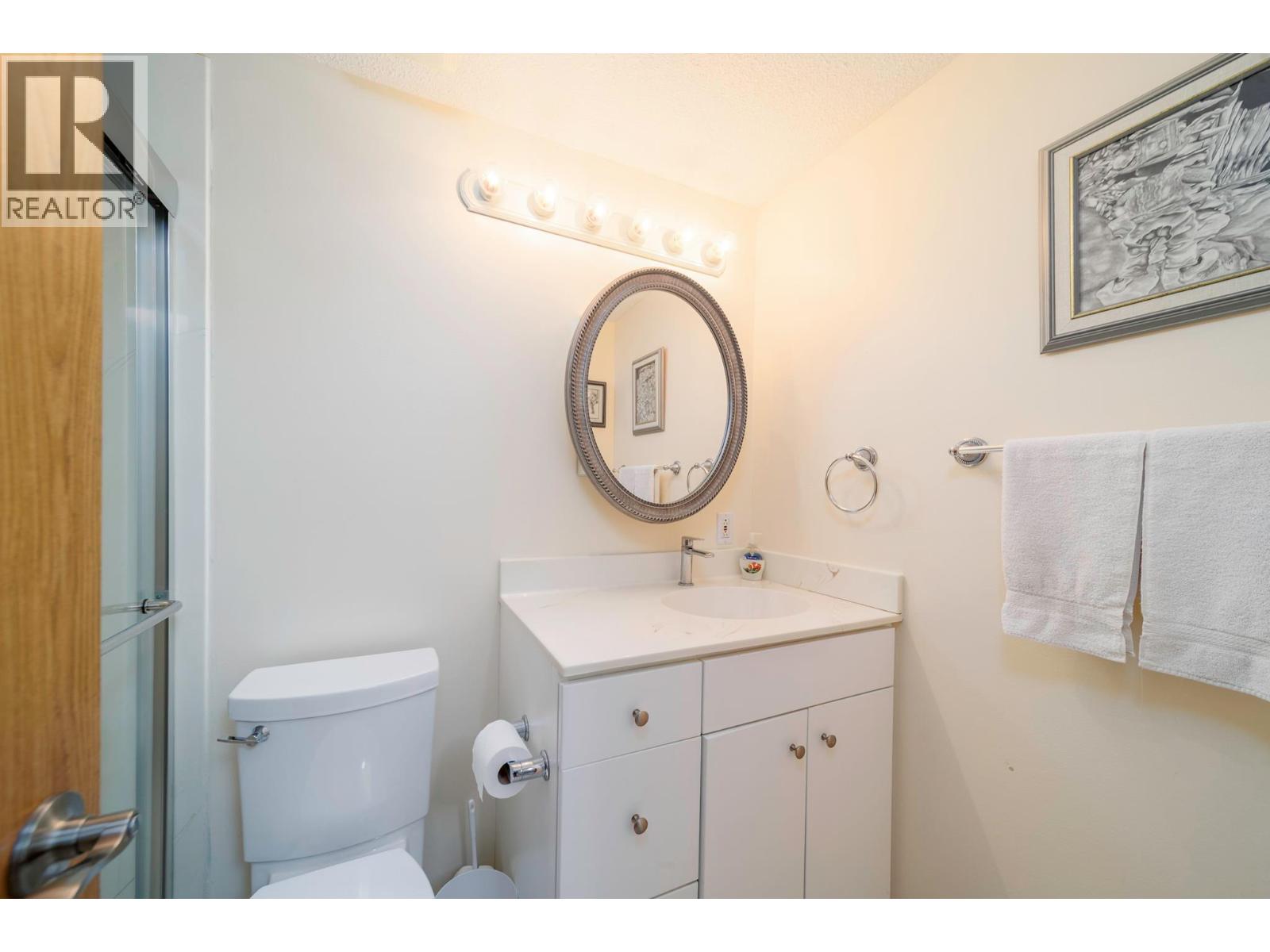211 2085 Gordon Drive, Kelowna