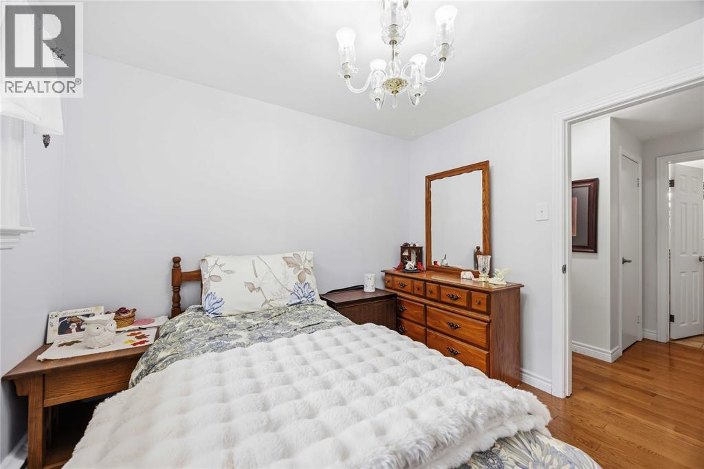 870 MCKAY AVENUE - 25