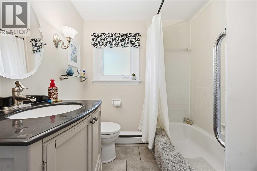 870 MCKAY AVENUE - 20