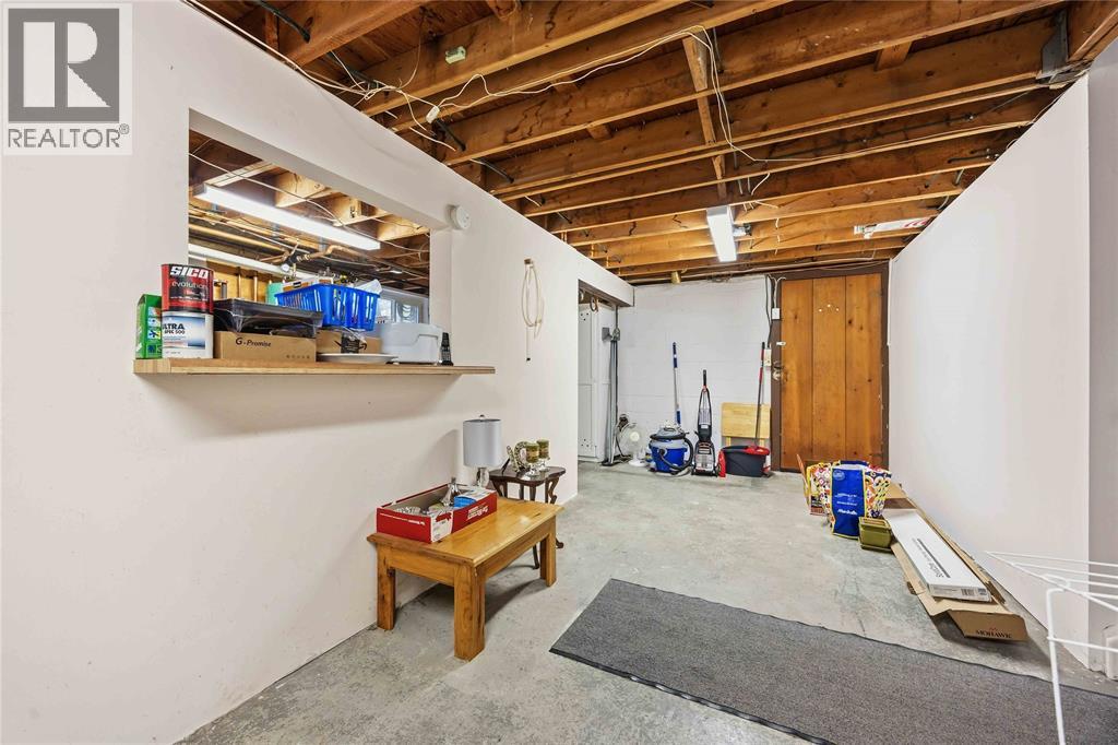 870 MCKAY AVENUE - 33