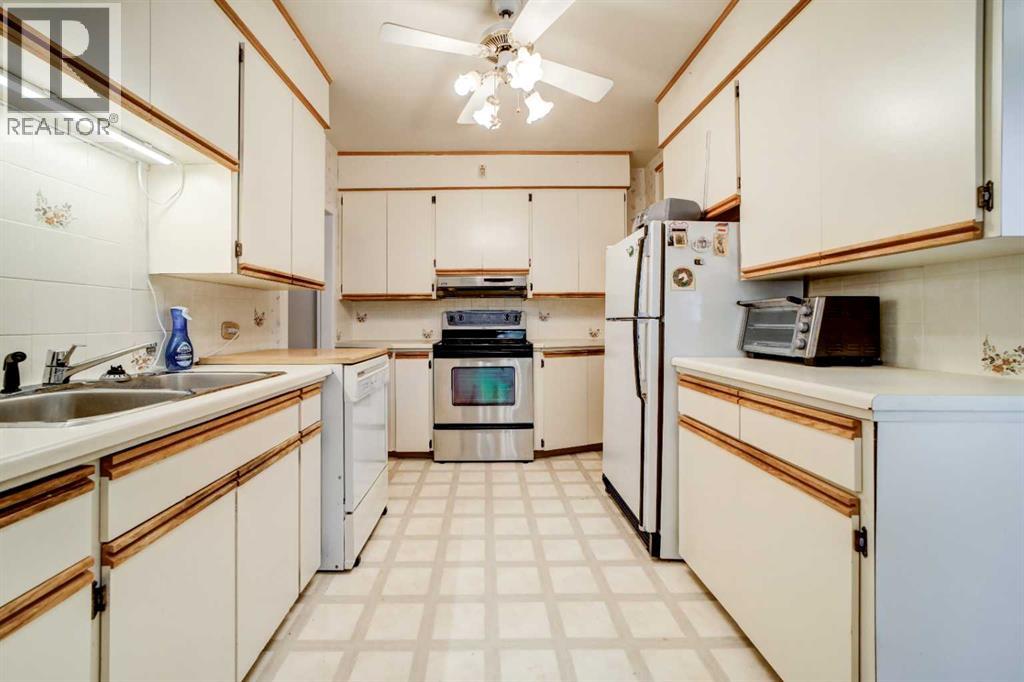 1138 12B Street S - 14