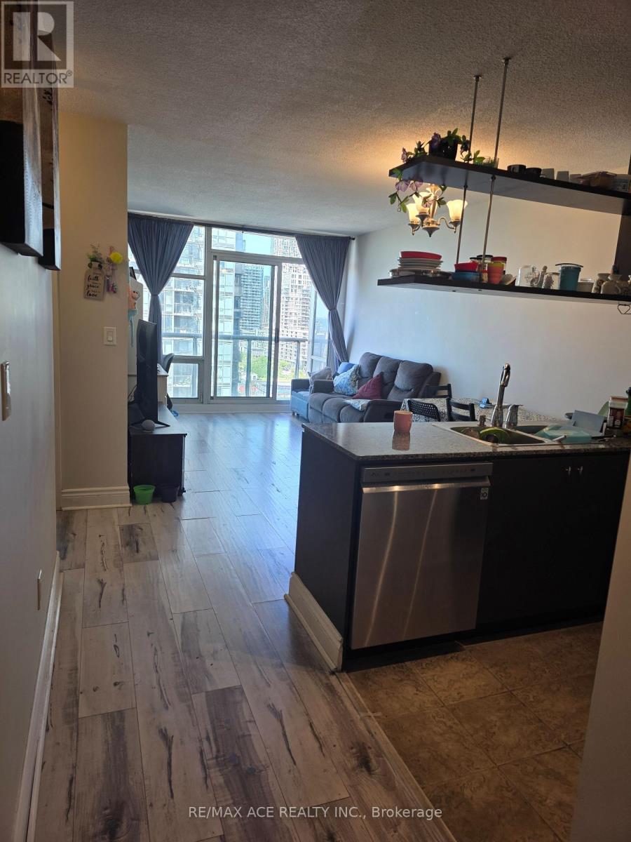 #1801 35 MARINER TERRACE - Image 4
