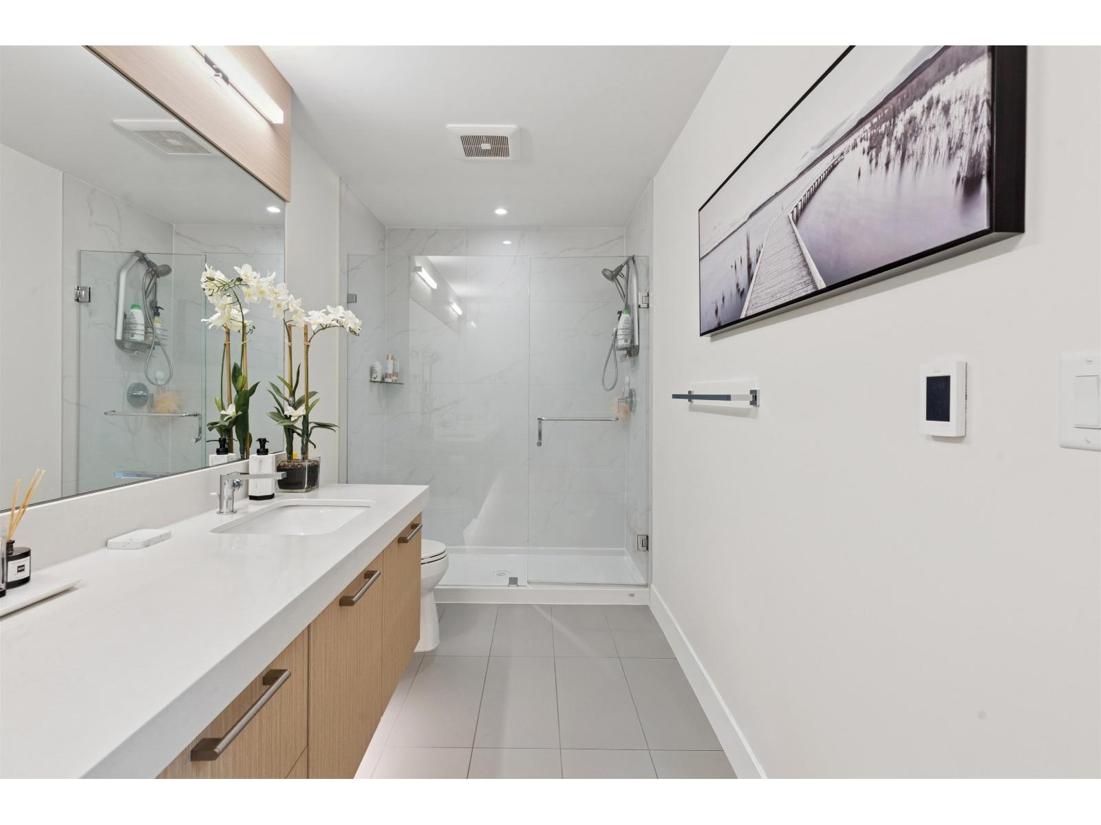 501 14022 NORTH BLUFF ROAD, White Rock