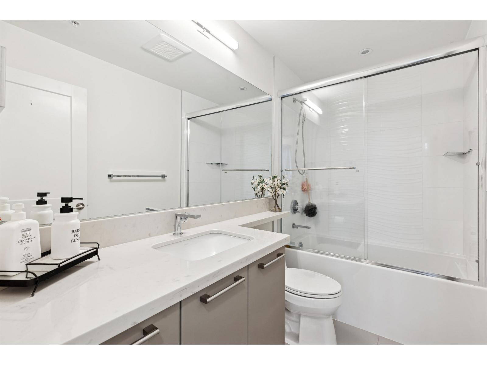 501 14022 NORTH BLUFF ROAD, White Rock