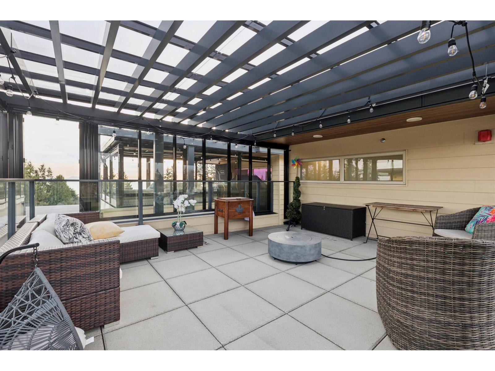 501 14022 NORTH BLUFF ROAD, White Rock