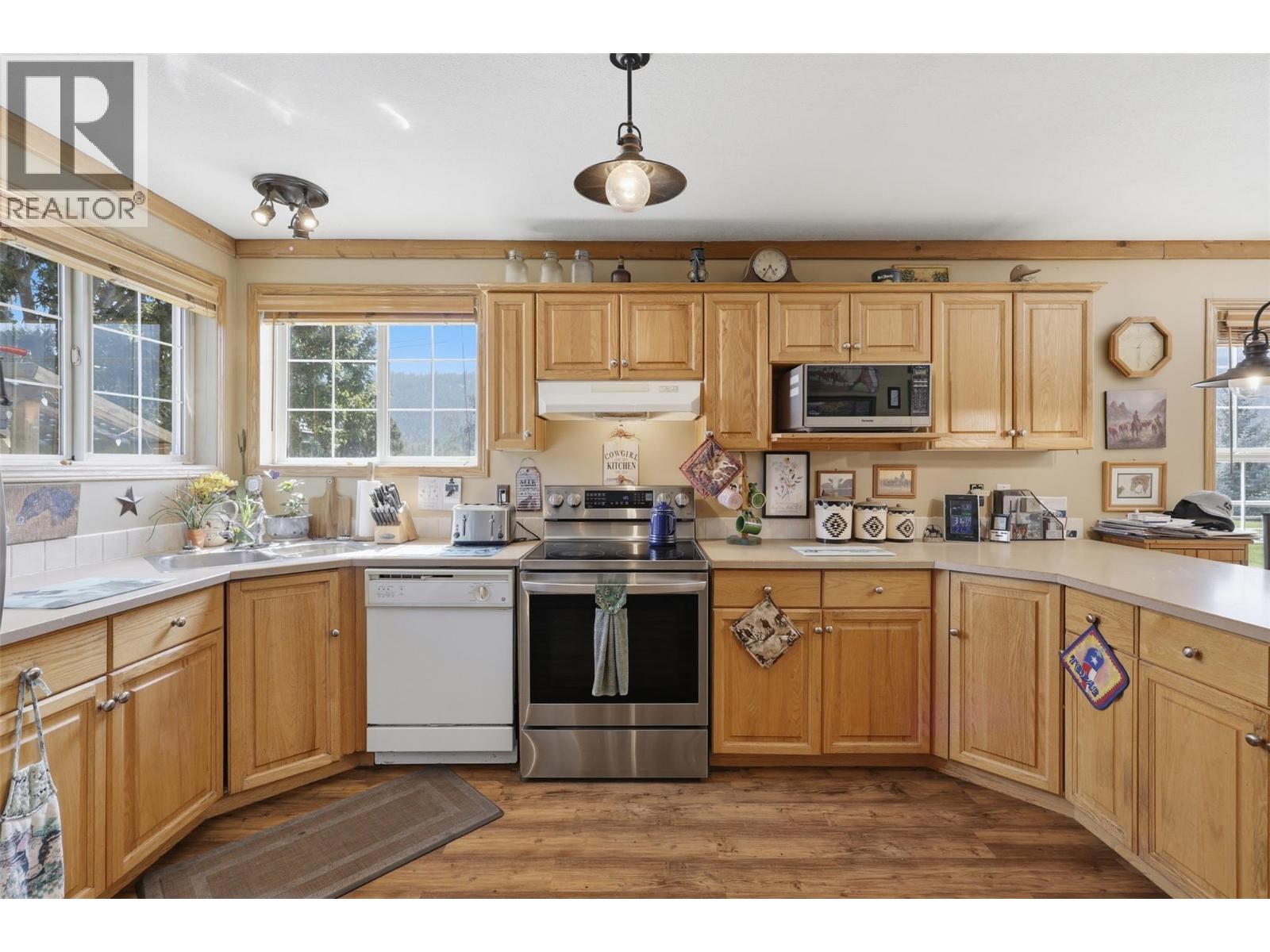 2225 Hazelhurst Road, Merritt
