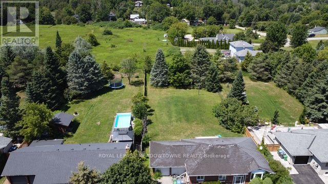 26 DAVIS DRIVE - 6