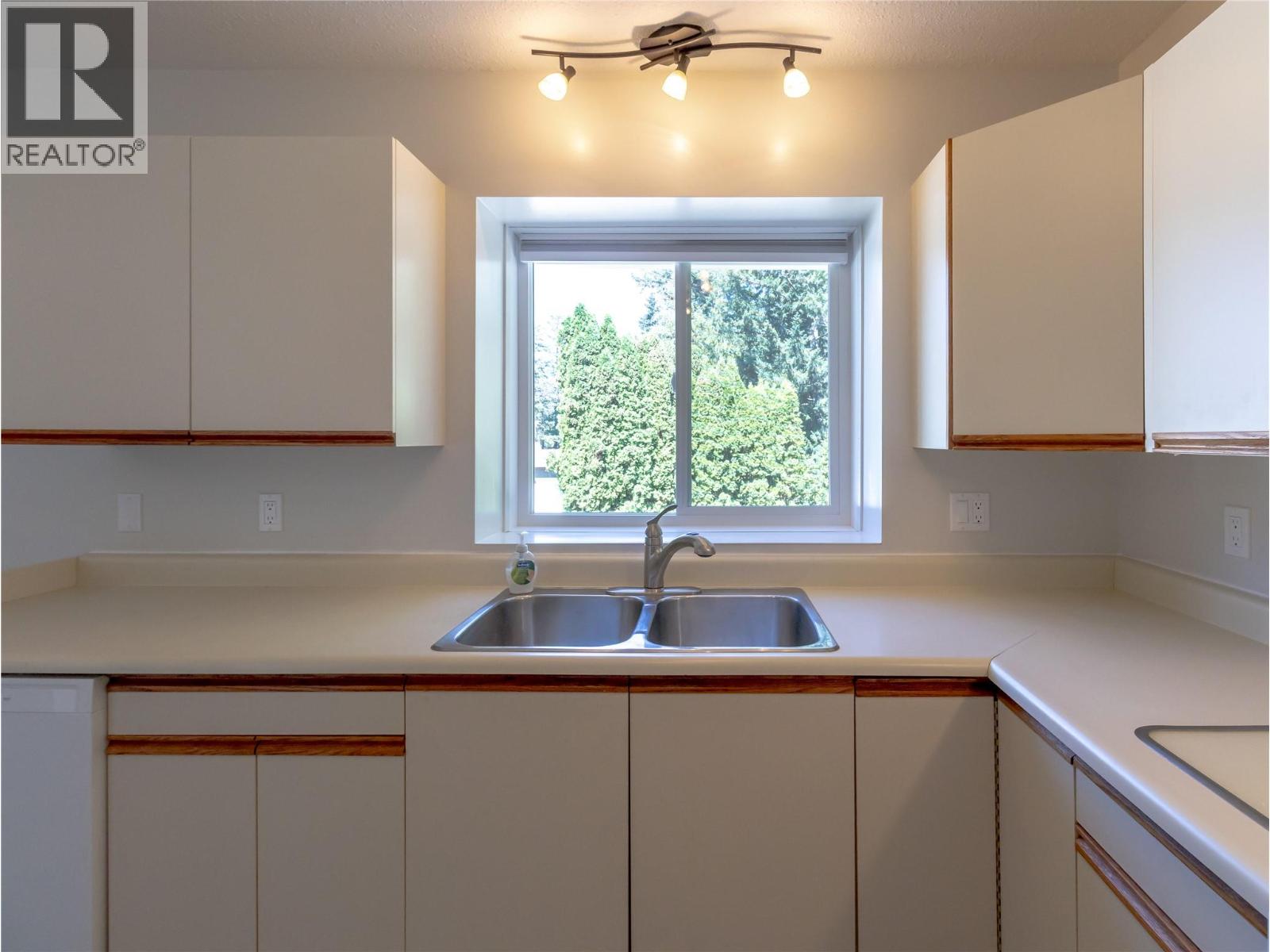 211 15 Street NE - 13