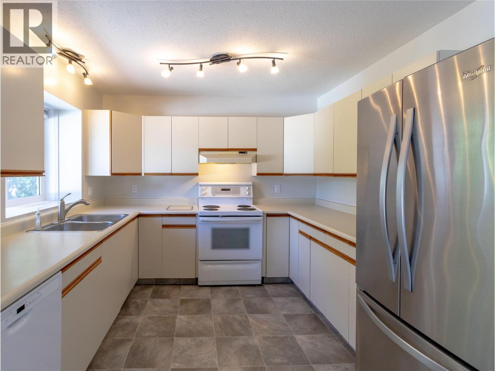 211 15 Street NE - 11