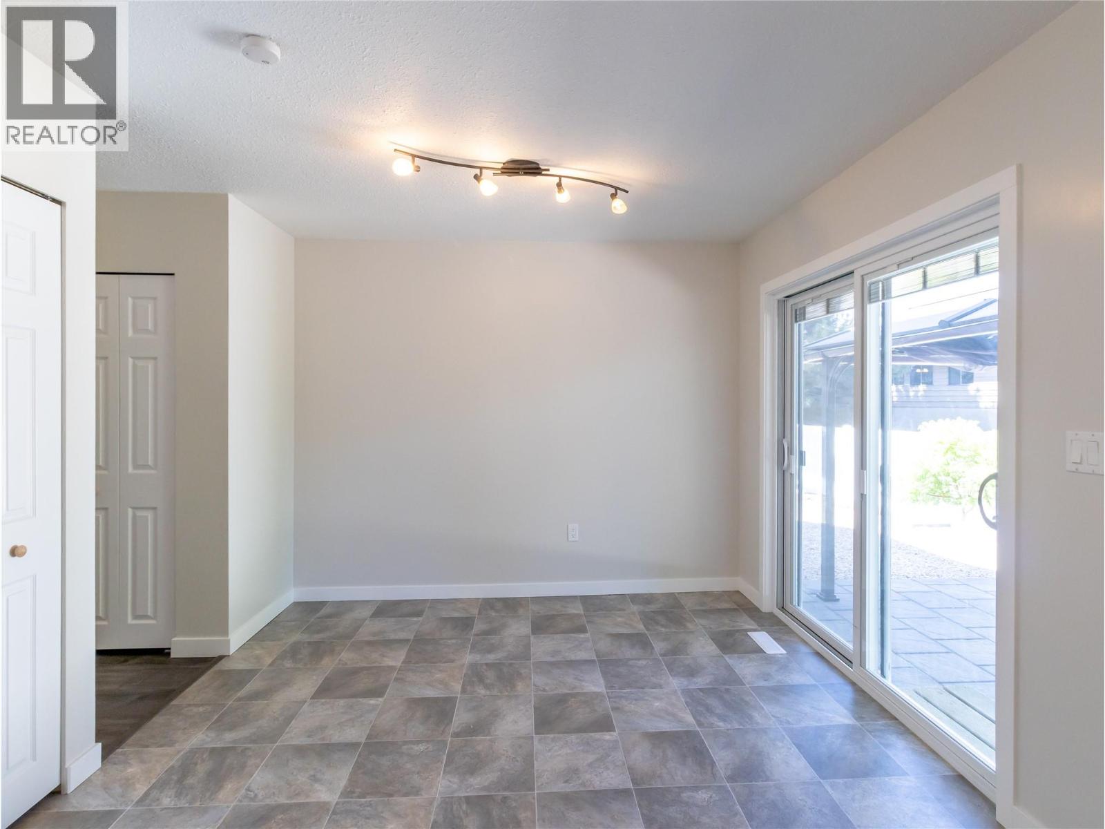 211 15 Street NE - 14