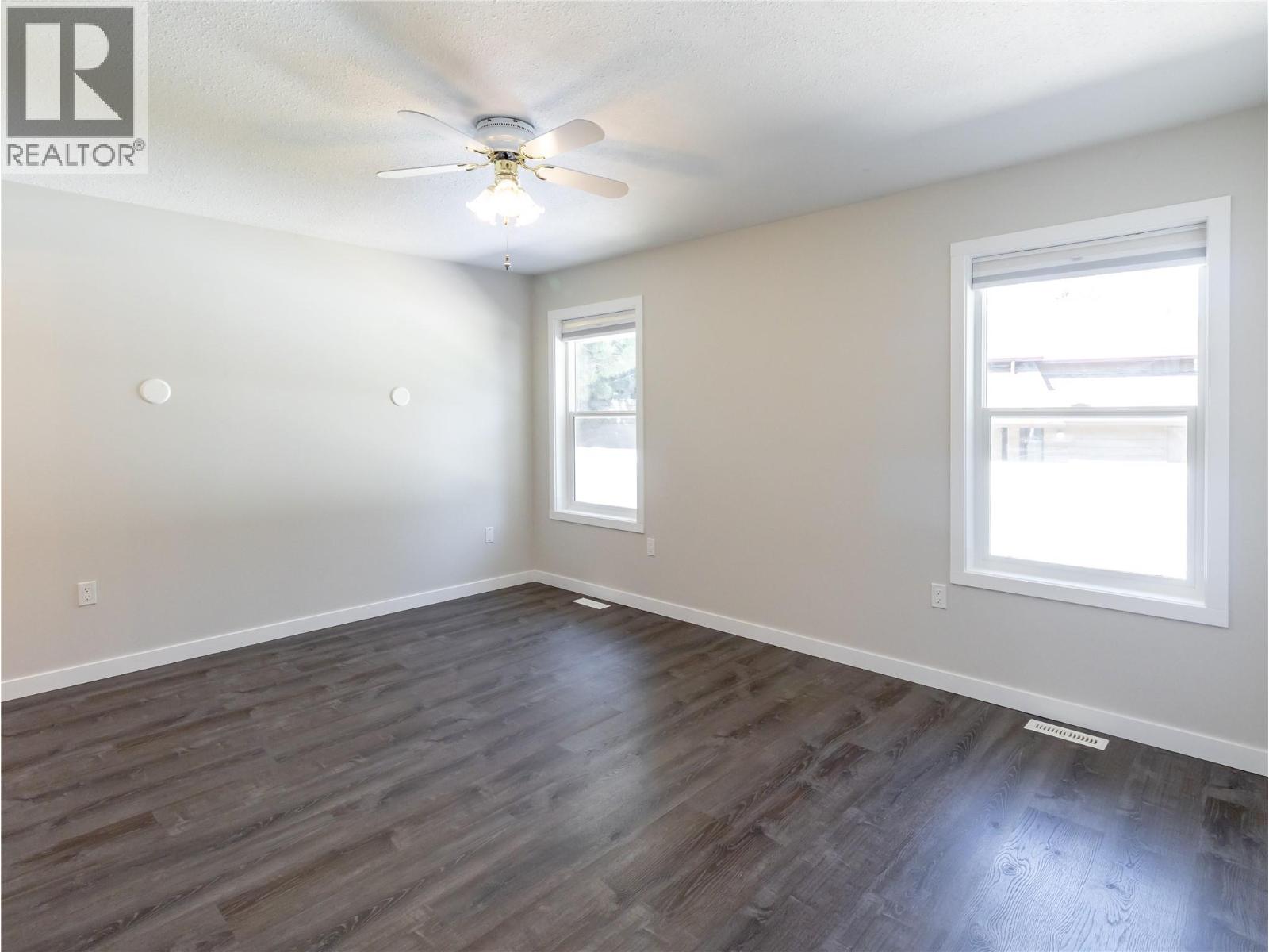 211 15 Street NE - 16