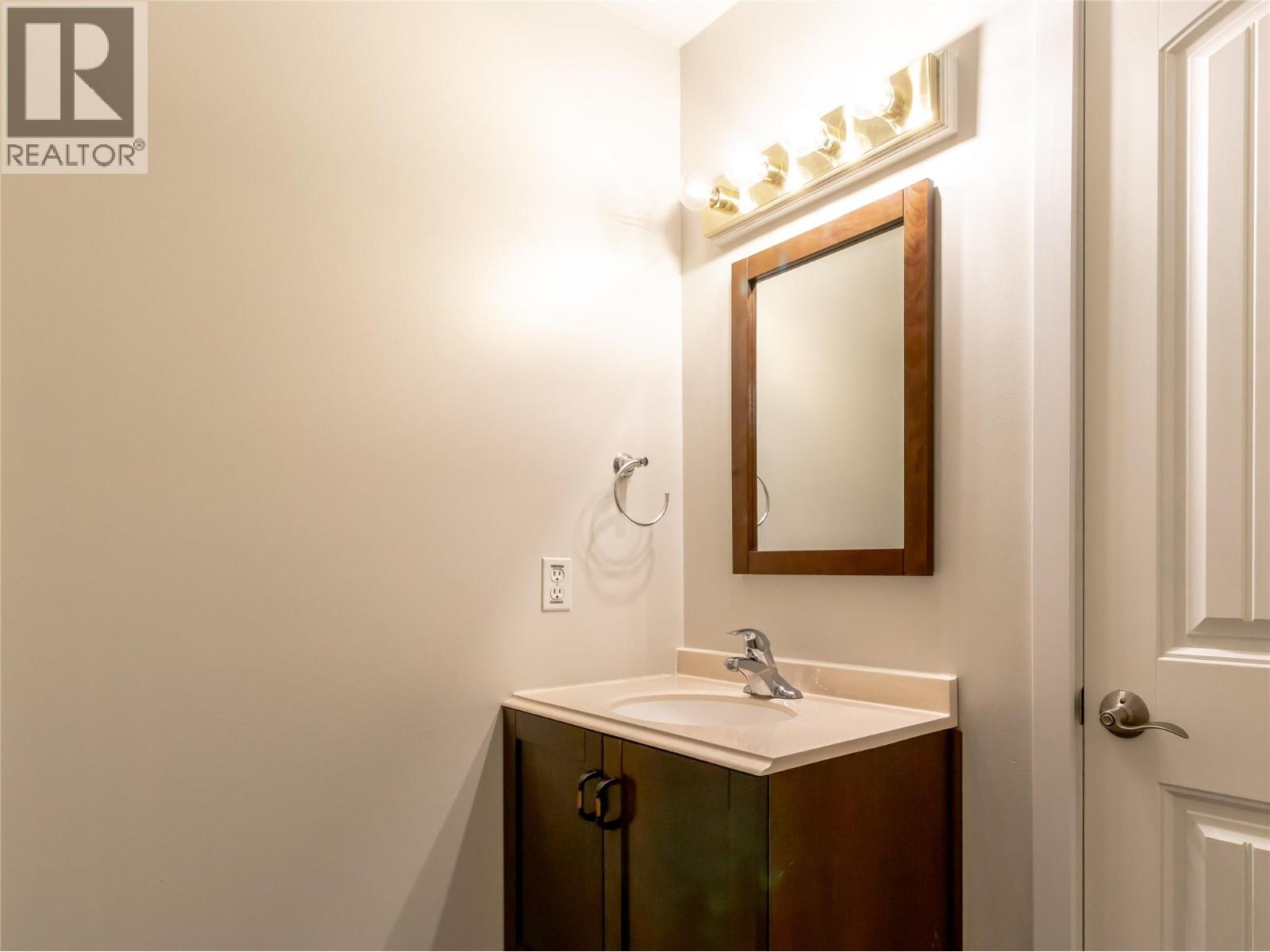 211 15 Street NE - 24