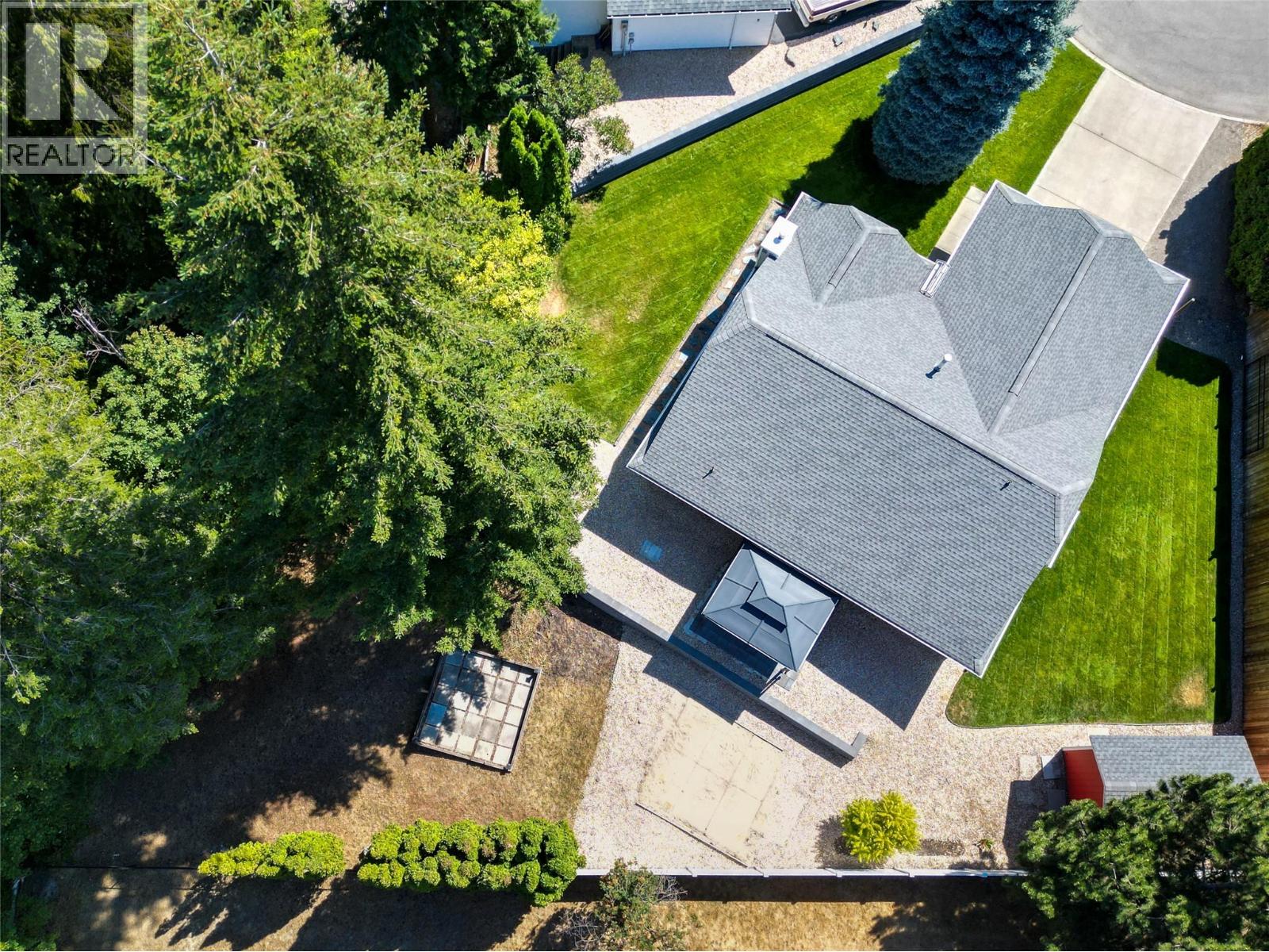 211 15 Street NE - 36