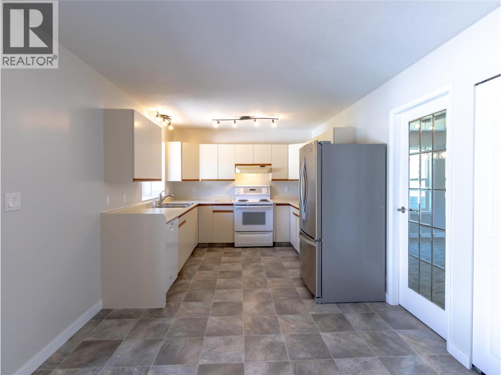 211 15 Street NE - 9
