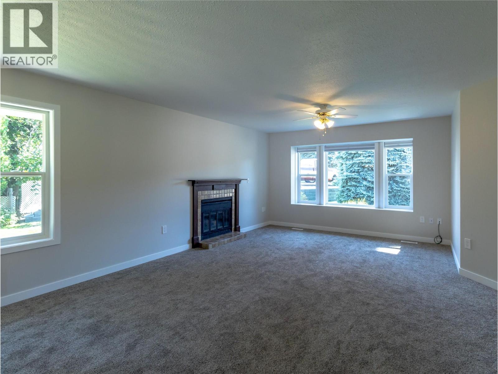 211 15 Street NE - 5