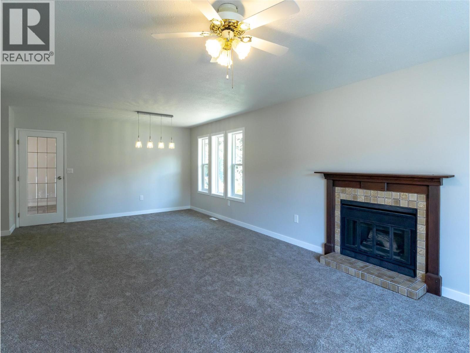 211 15 Street NE - 6