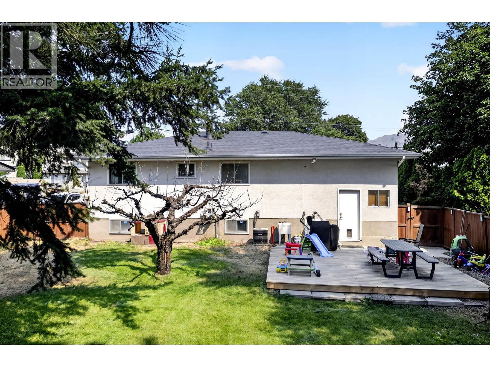1721 BRUNNER Avenue - 37