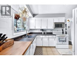 Living room - 1721 Brunner Avenue, Kamloops, BC V2B4K1 Photo 9