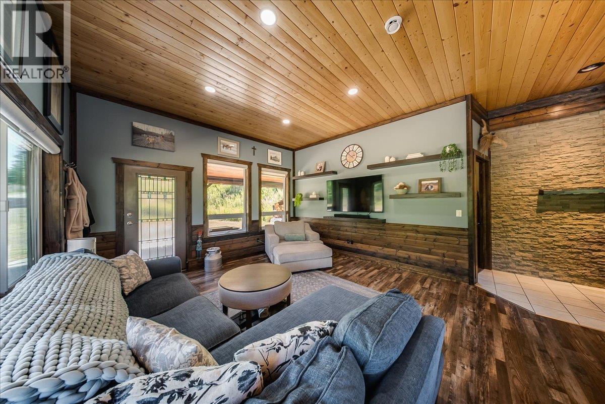 4095 Feeney's Road E, Rossland