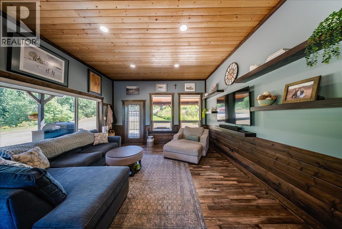 4095 Feeney's Road E, Rossland