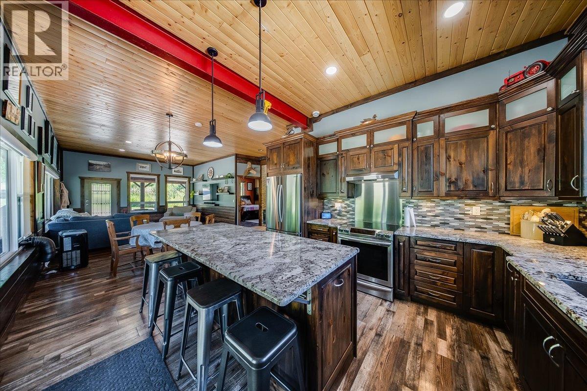 4095 Feeney's Road E, Rossland