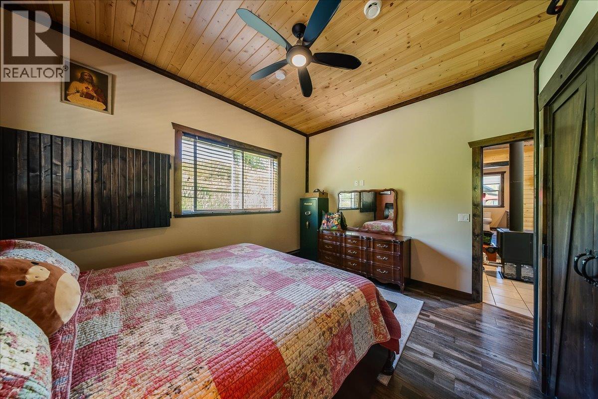 4095 Feeney's Road E, Rossland
