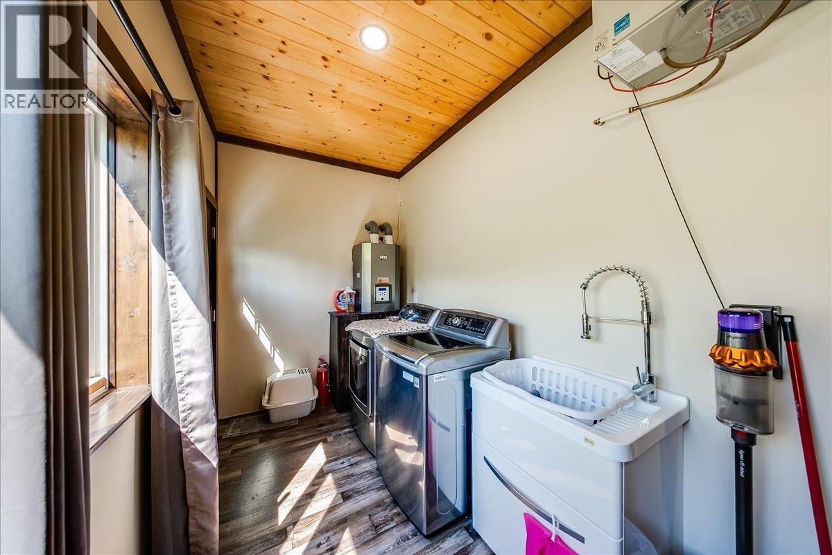 4095 Feeney's Road E, Rossland