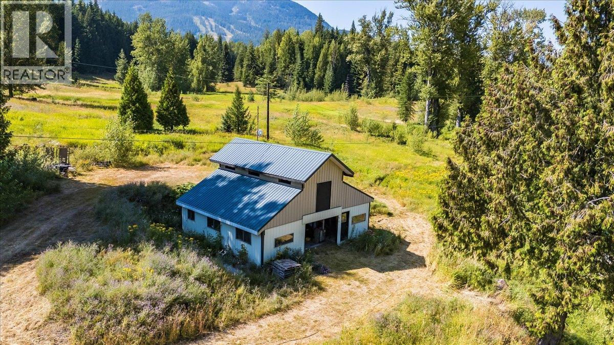 4095 Feeney's Road E, Rossland