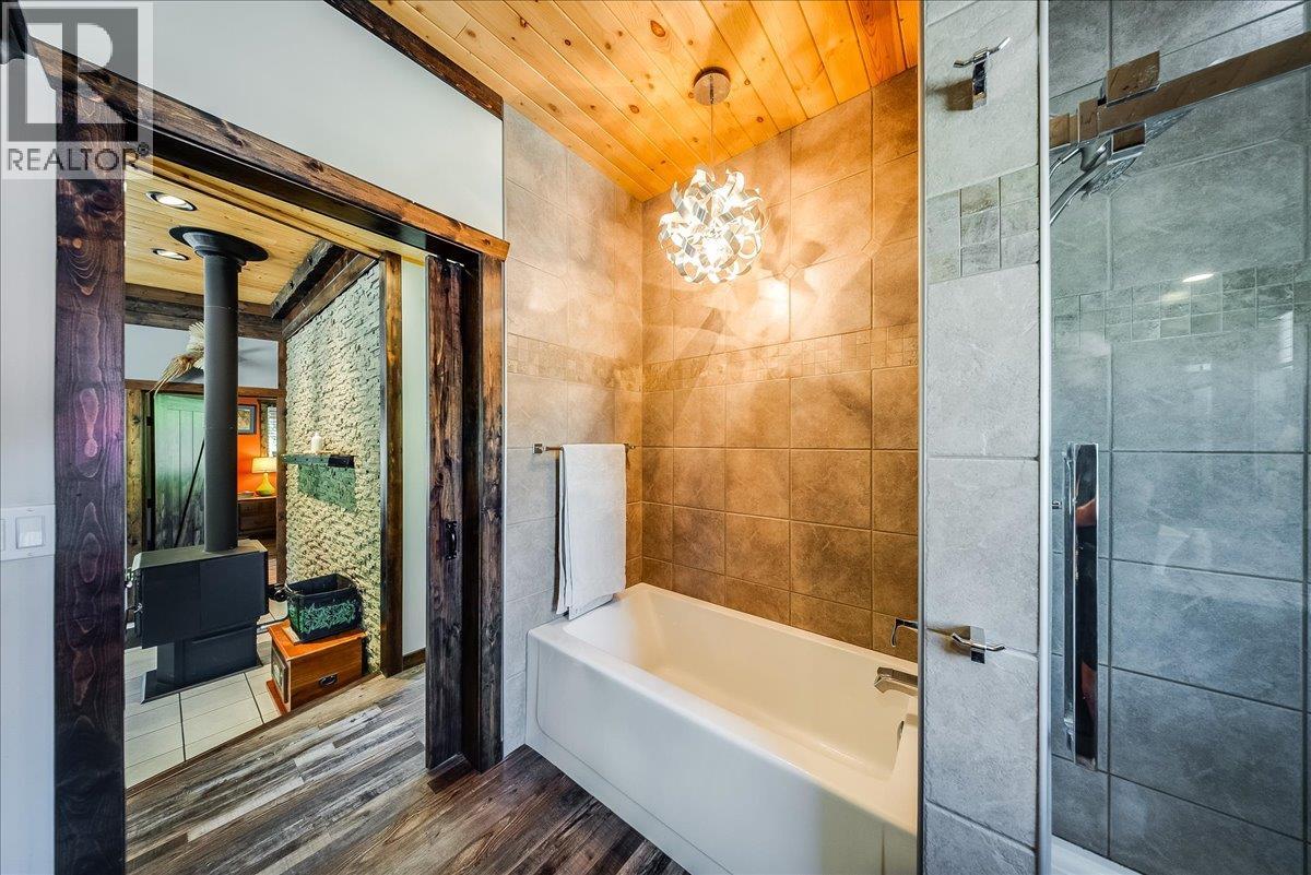4095 Feeney's Road E, Rossland