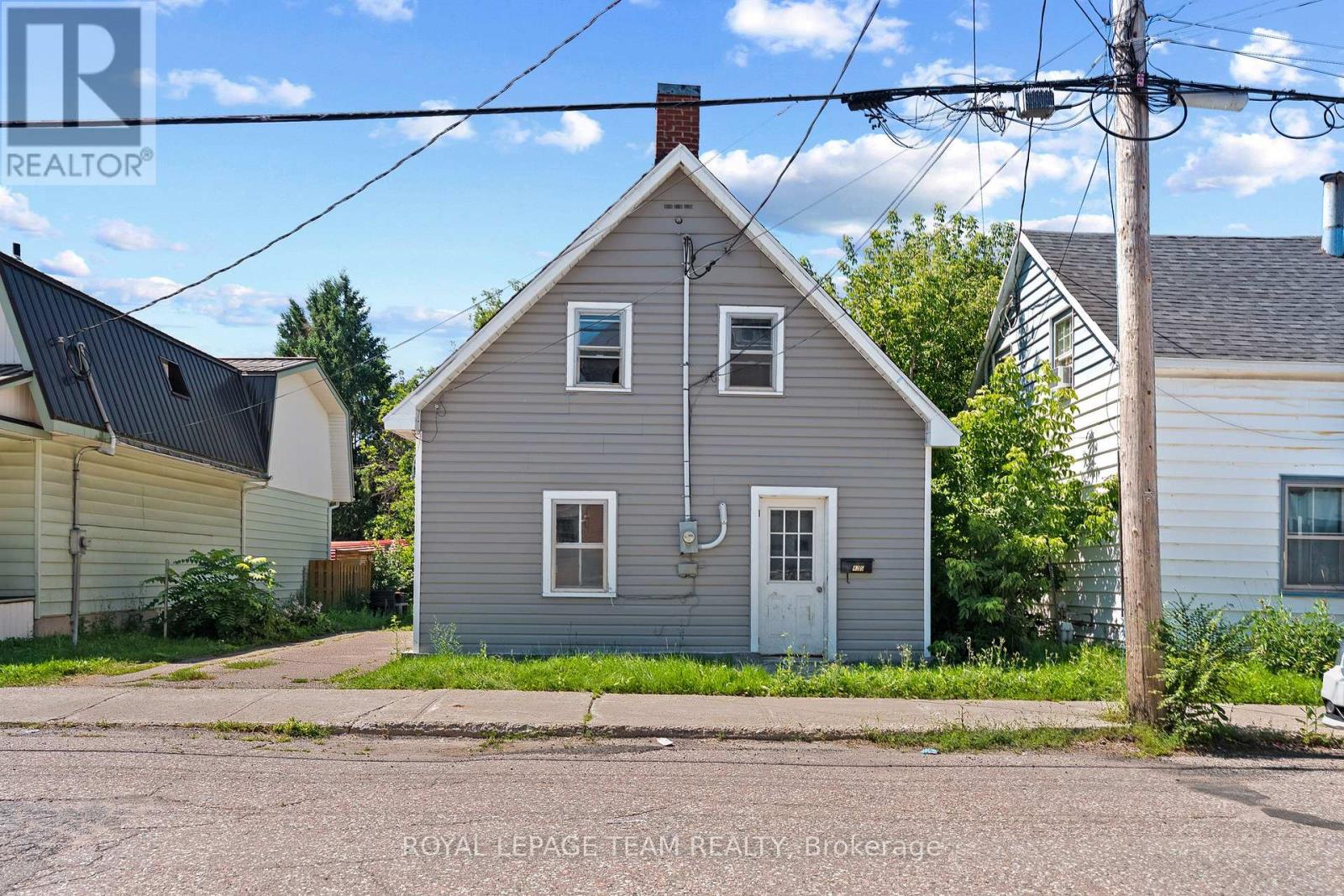 42 BONNECHERE STREET S - 2