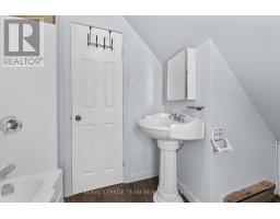 42 Bonnechere Street S, Renfrew, ON K7V1Z1 Photo 14