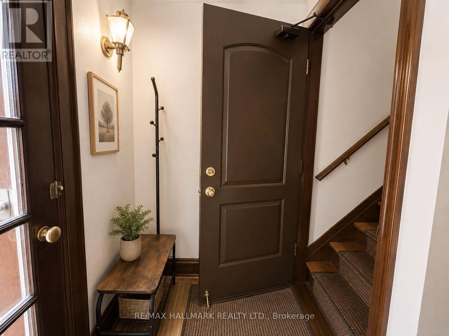 Photo of 338 Vaughan Road
