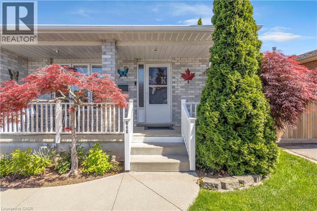 640 ACADIA Drive, Hamilton — photo 2