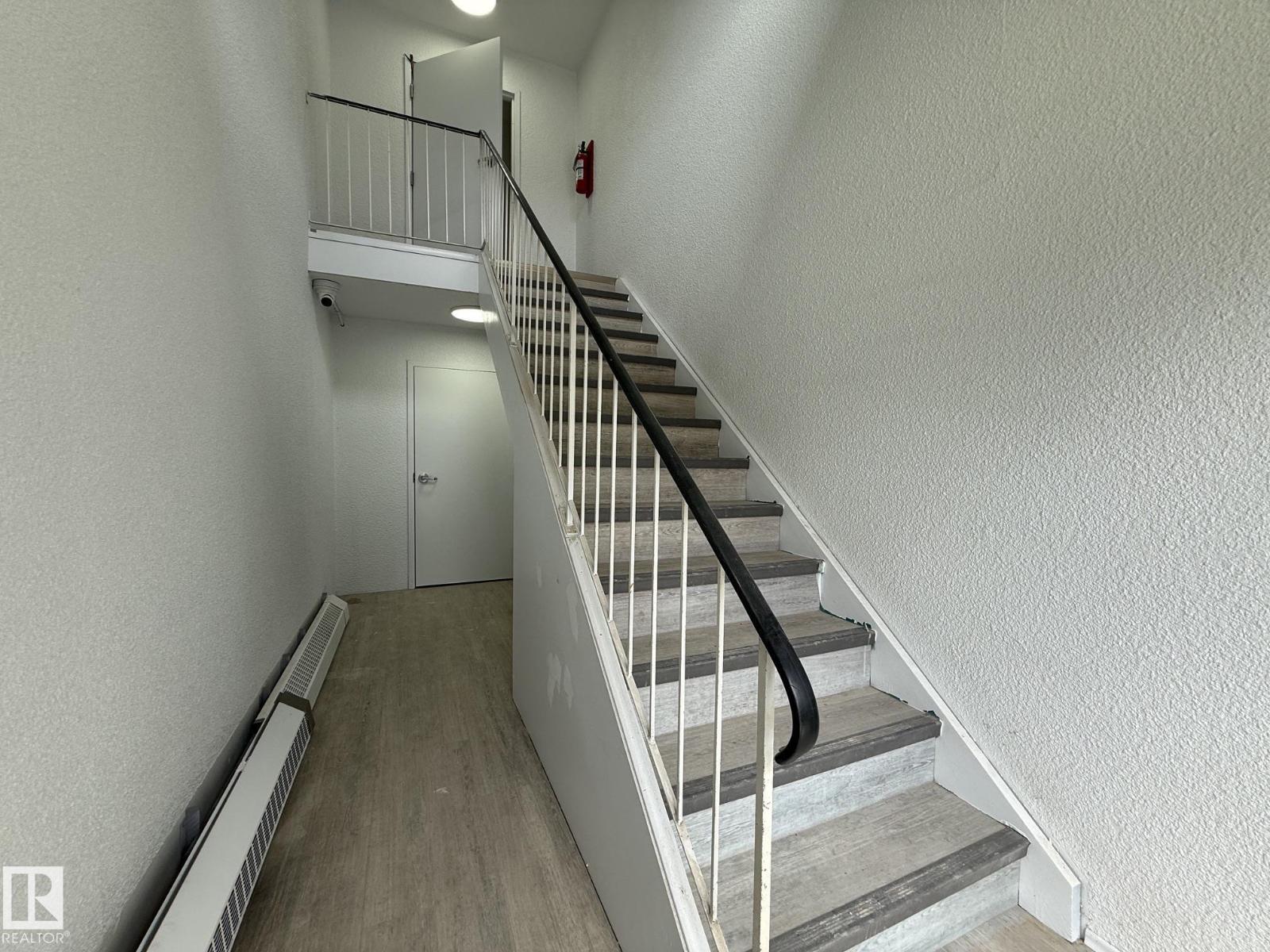 8732 101 AV NW, Riverdale, Edmonton photo 2