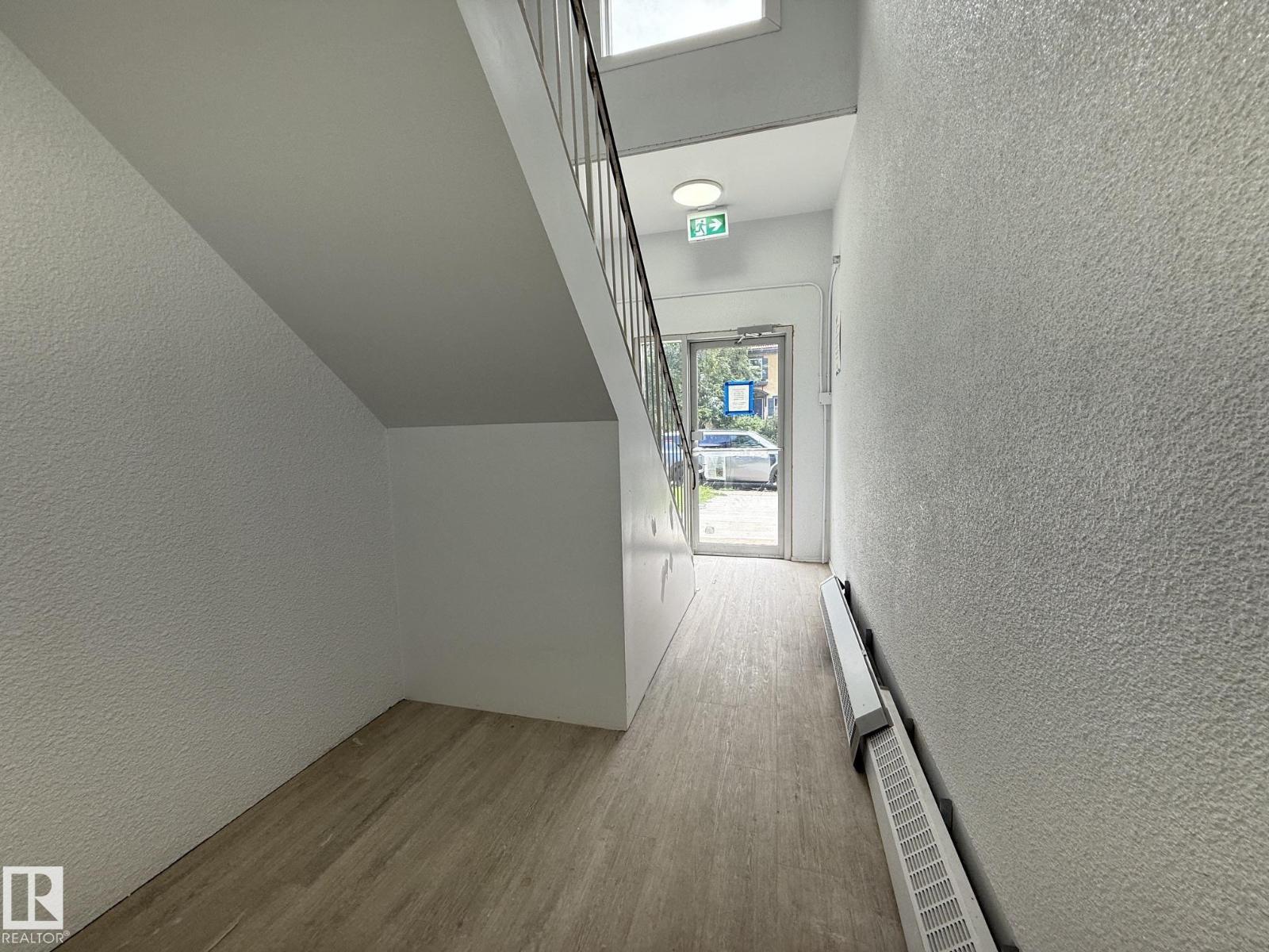 8732 101 AV NW - 3
