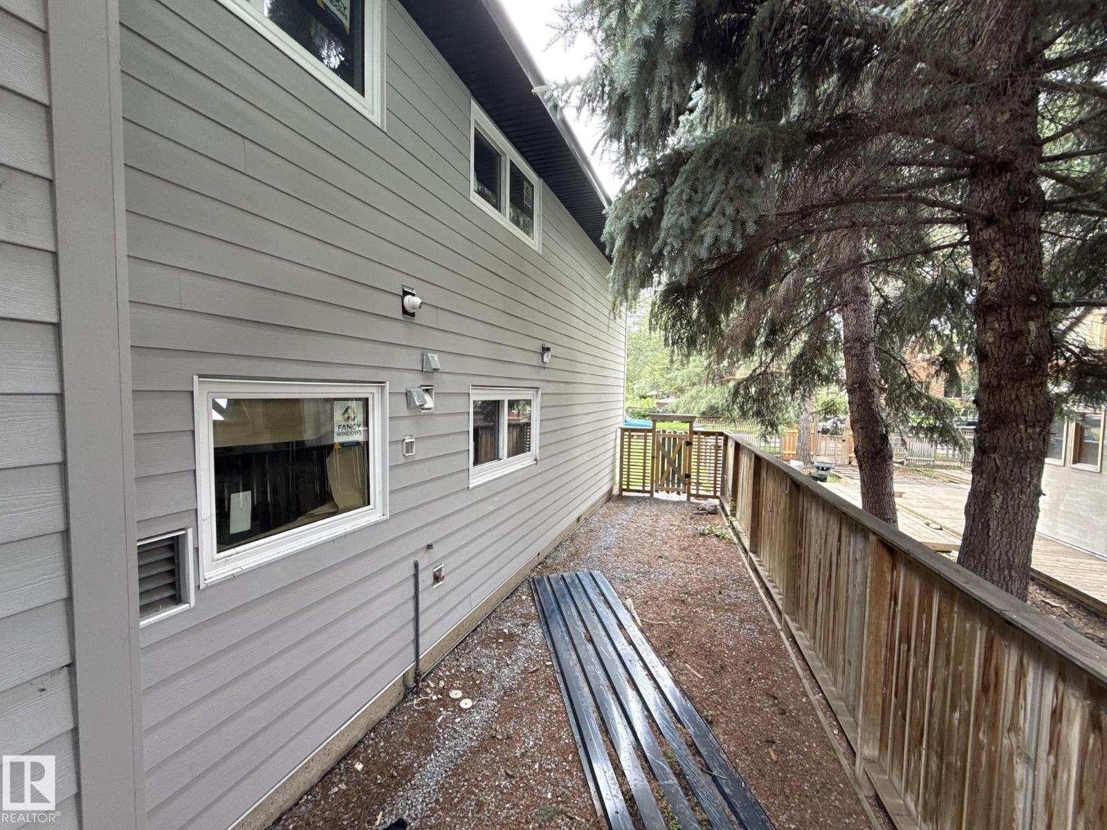 8732 101 AV NW - 34