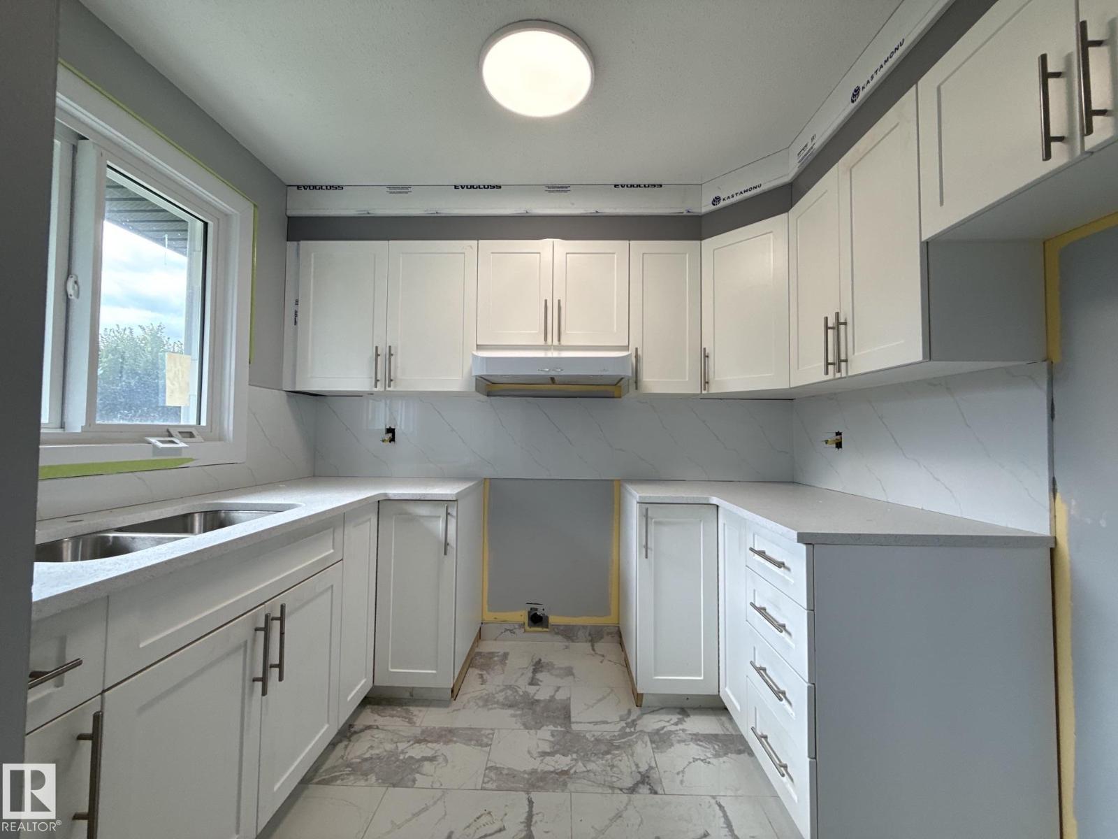 8732 101 AV NW - 40