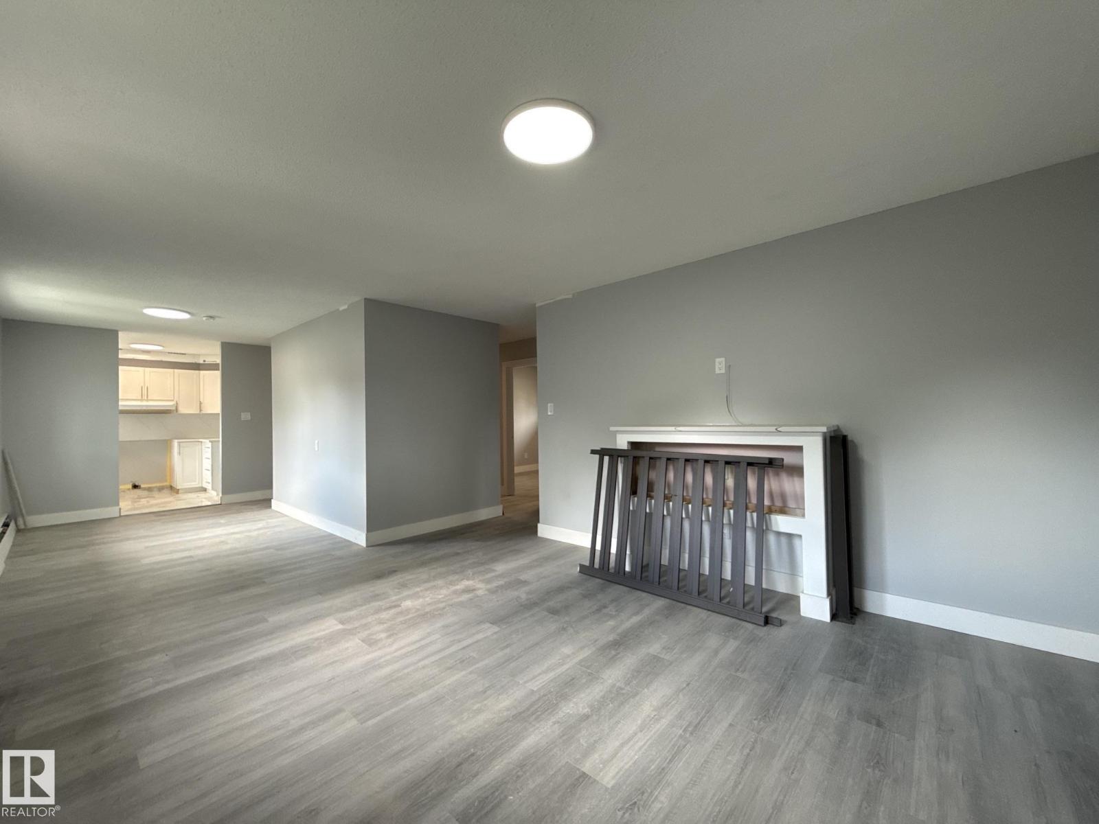 8732 101 AV NW - 42