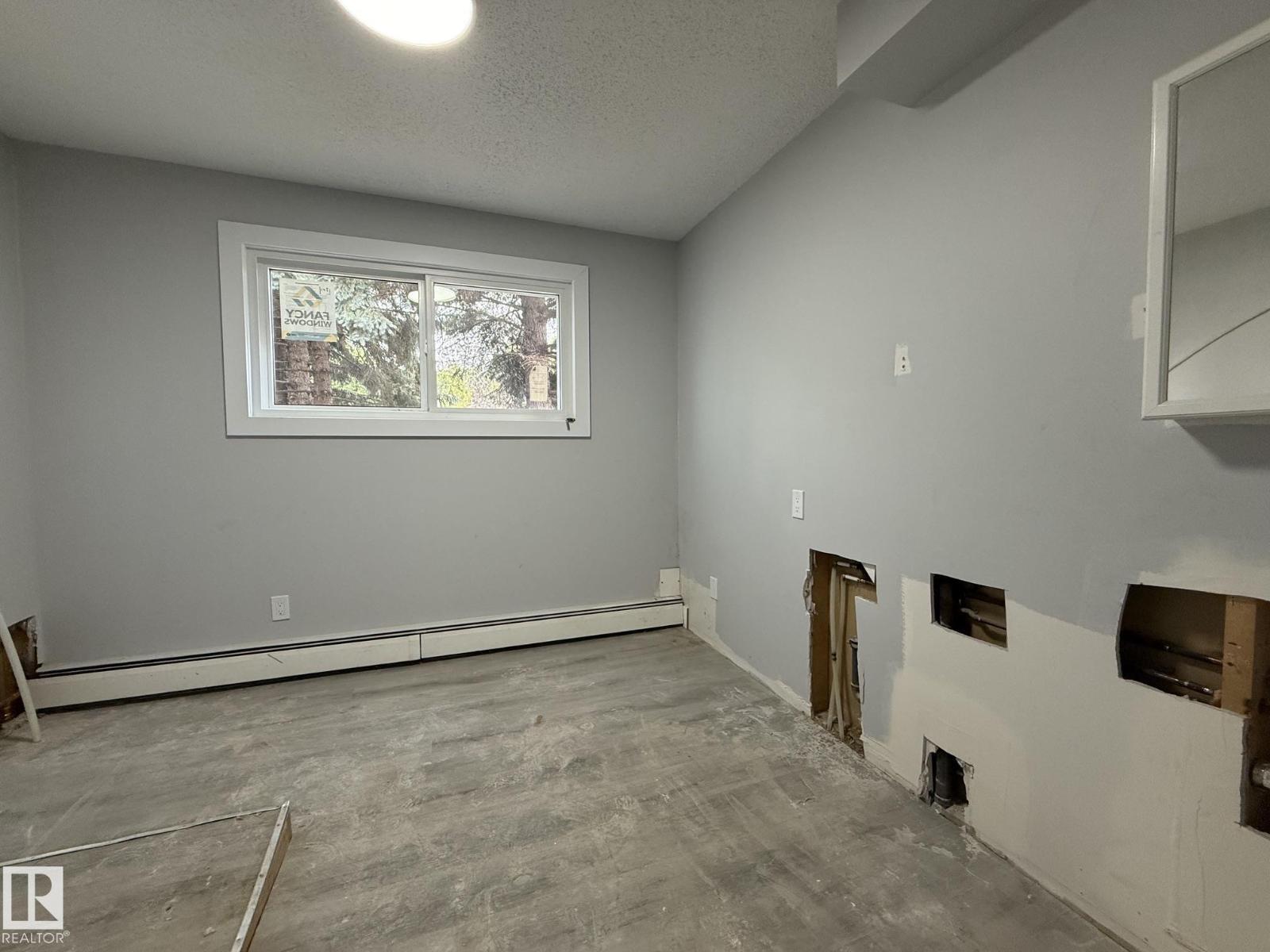 8732 101 AV NW - 5