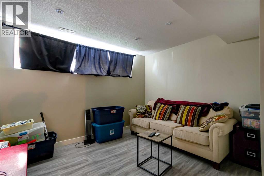 6 Elgin Meadows Road SE - 25