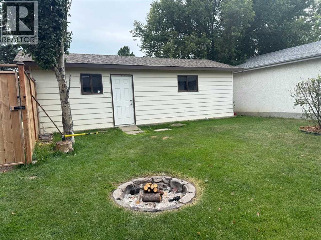4412 45 Avenue - Photo 40