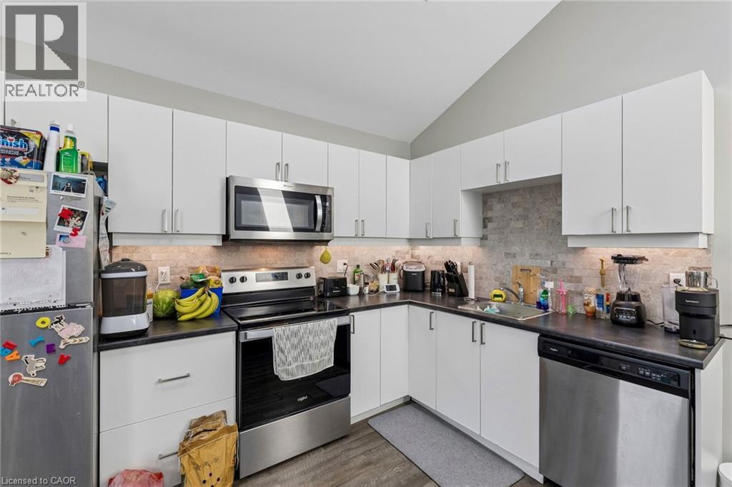 158 LAURENTIAN Drive N - Image 10