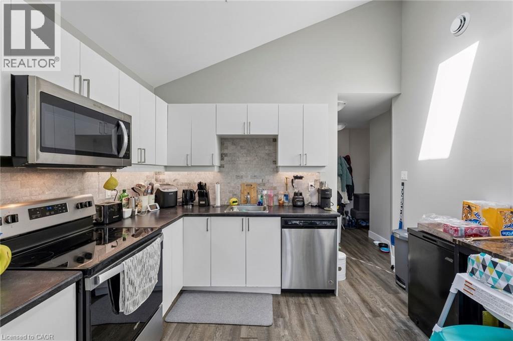 158 LAURENTIAN Drive N - Image 11