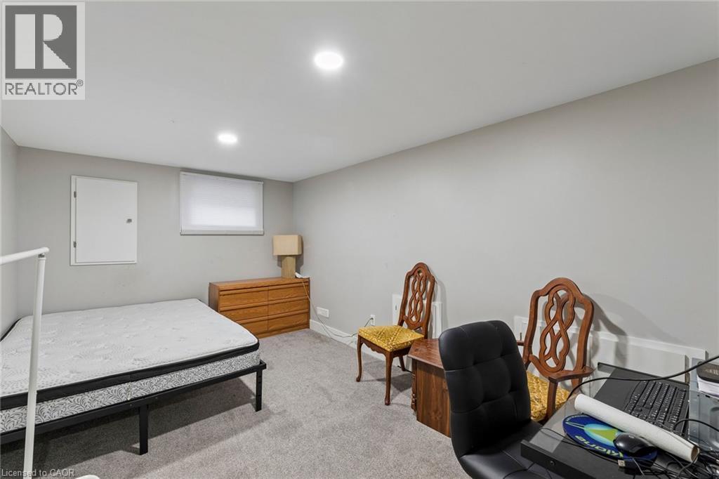 158 LAURENTIAN Drive N - Image 37